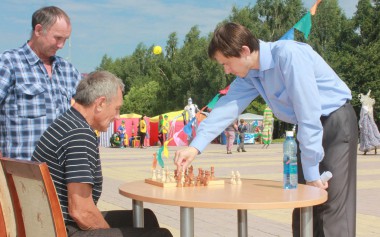 Шахматисты поздравили район с юбилеем